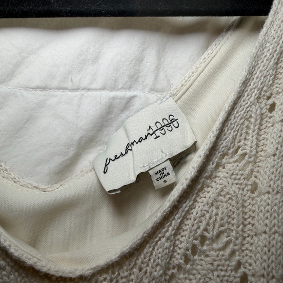 Elegant White Knit Midi Dress - Picture 2 of 5